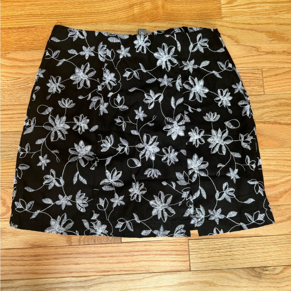 Francesca's Collections Black and White Embroidered Skirt